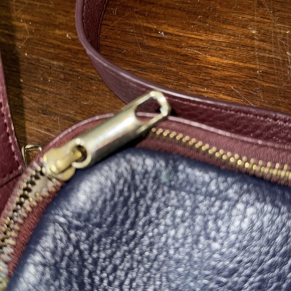 Talbots crossbody - Picture 4 of 7